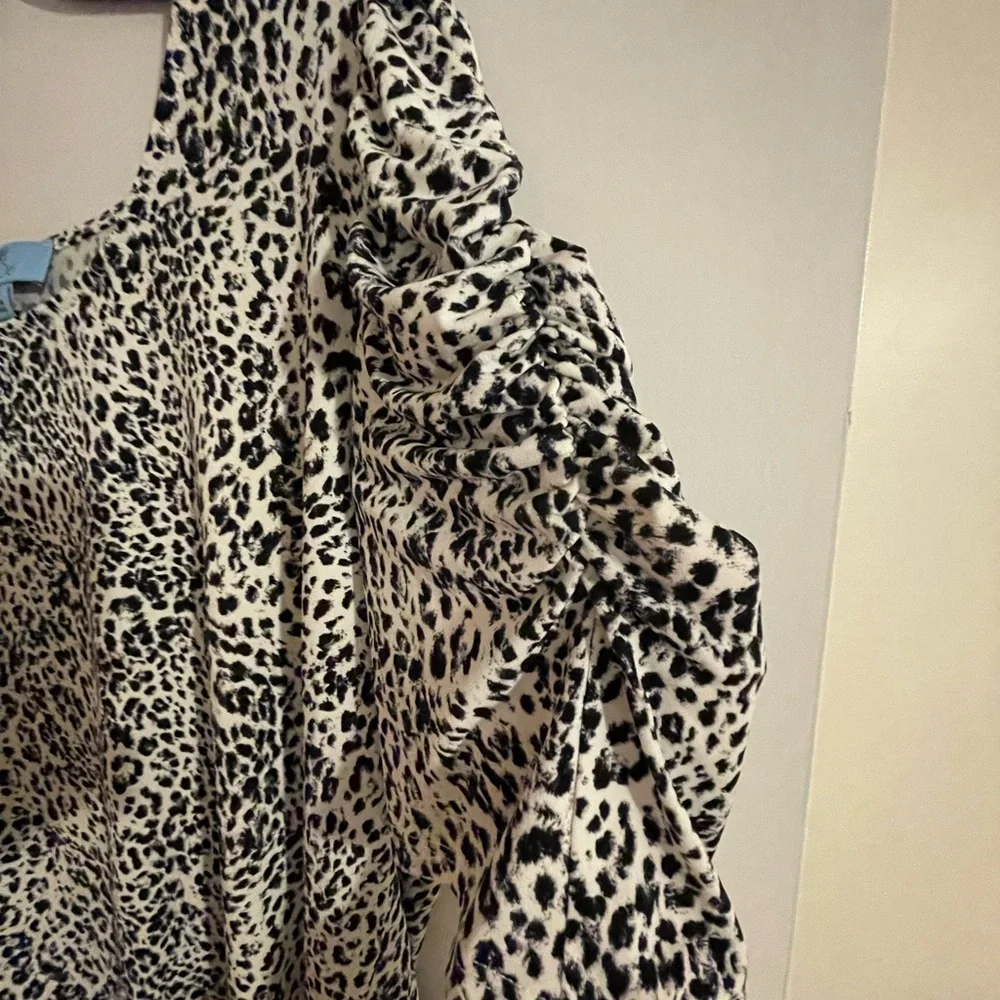 Cant go wrong with black & white. Leopard Print Women's Top - Picture 2 of 3